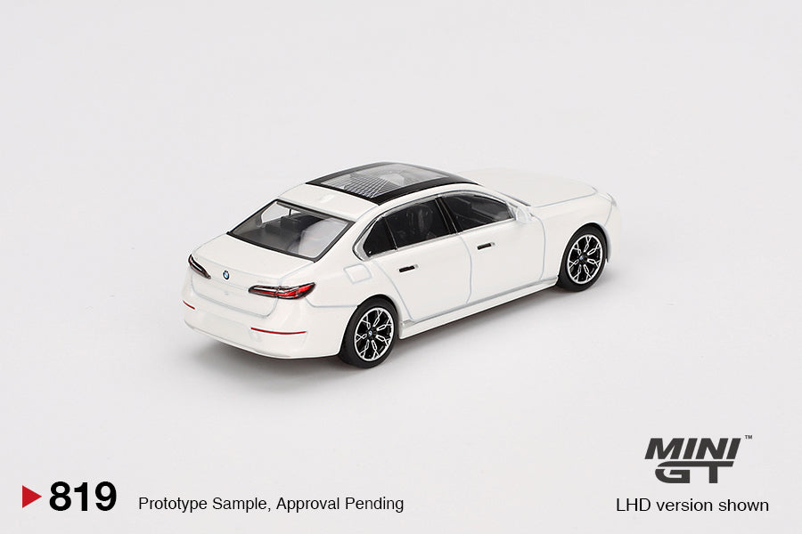 TSM Mini GT 1:64 BMW i7 xDrive60 Mineral White