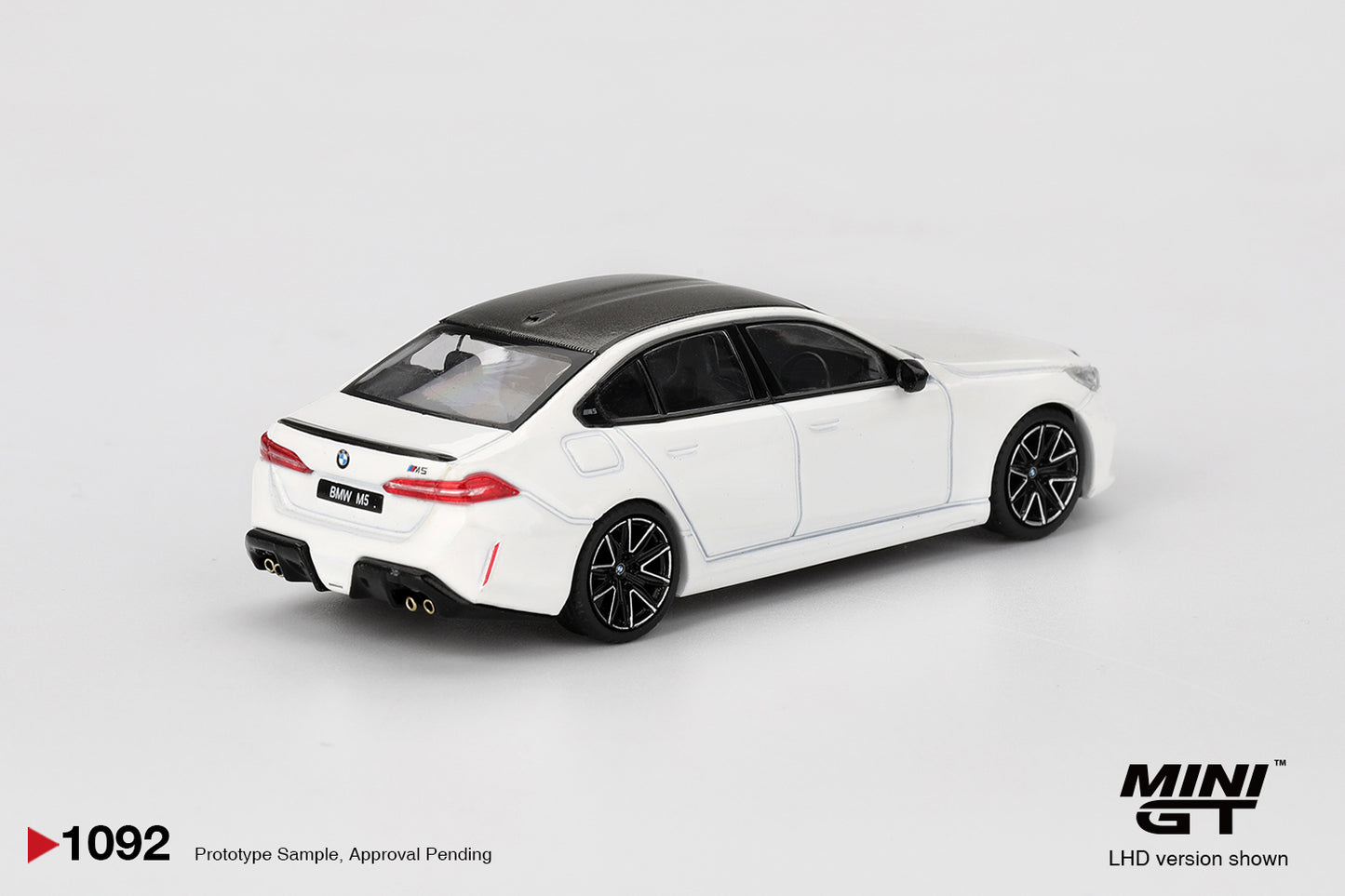 TSM Mini GT 1:64 BMW M5 Alpine White RHD