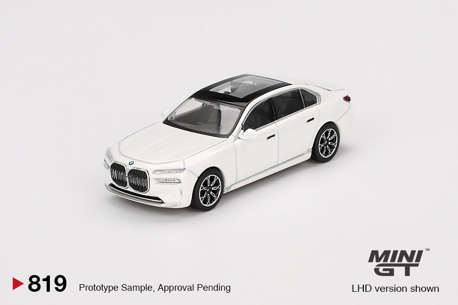 TSM Mini GT 1:64 BMW i7 xDrive60 Mineral White