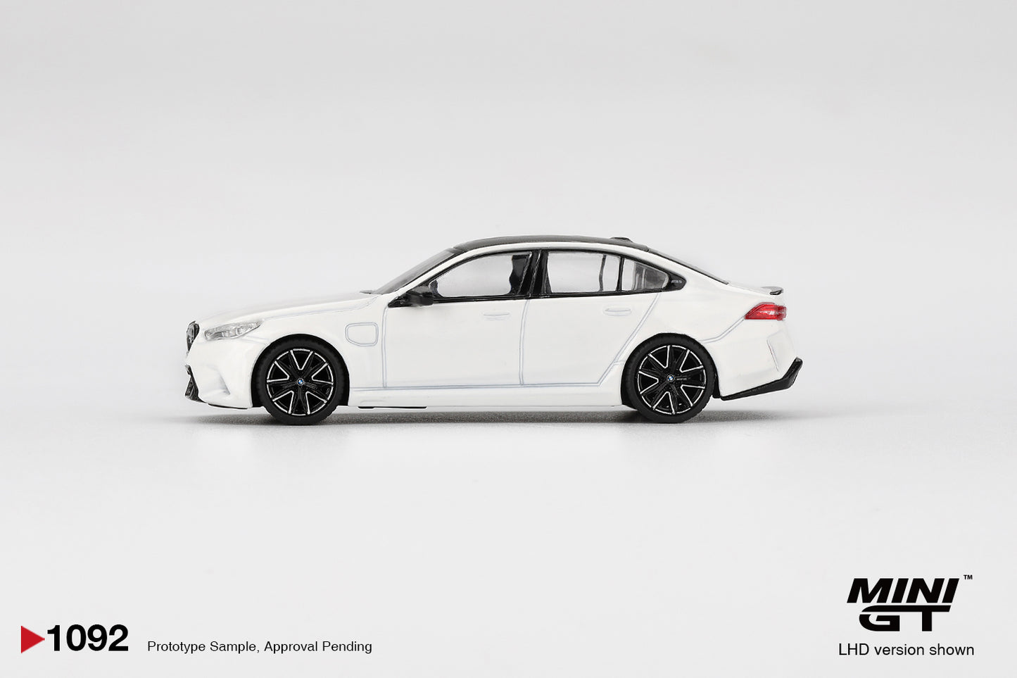 TSM Mini GT 1:64 BMW M5 Alpine White RHD